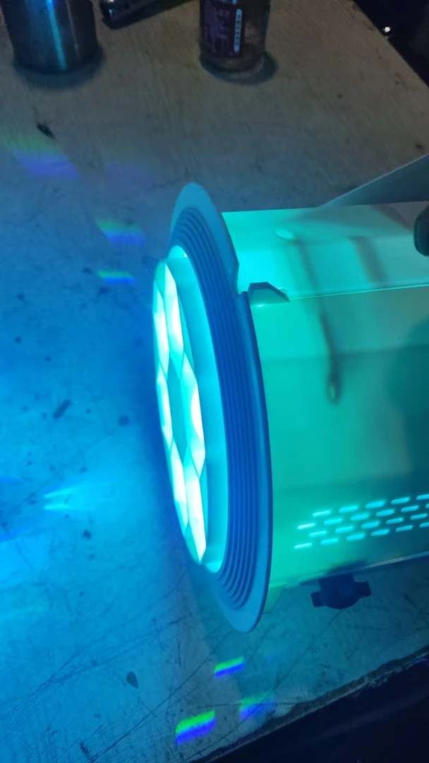 9新  灯光一个不包邮费成色如图