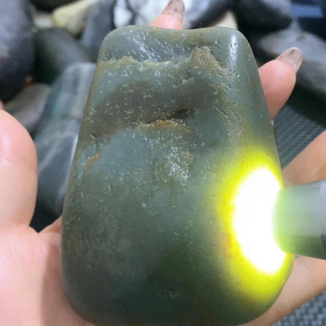 未镶嵌和田玉（糖玉）挂件