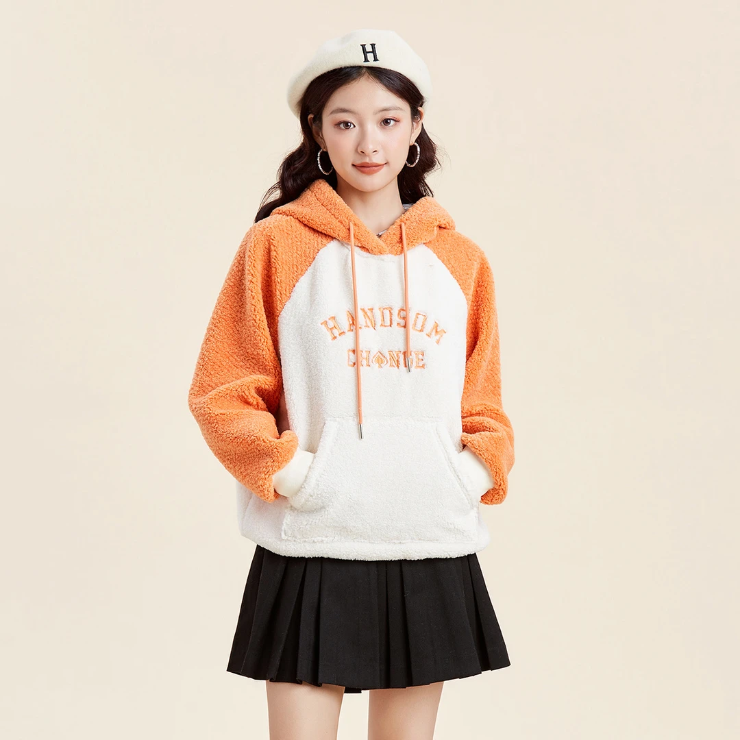 朵以2024新款冬装新款连帽颗粒绒字母卫衣38DD330005