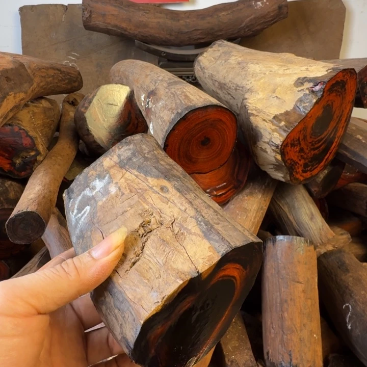 渔***长木大红酸枝原料摆件