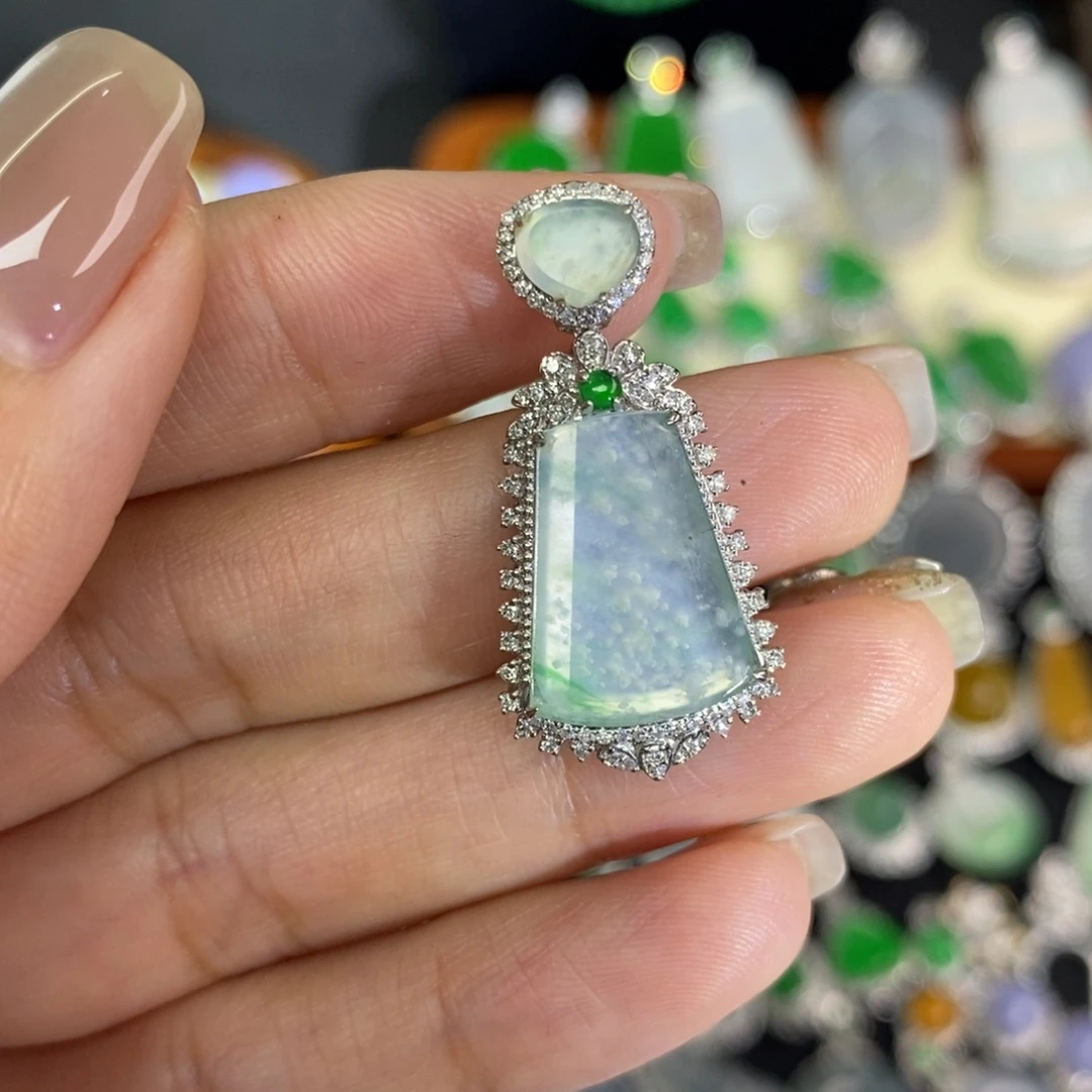 翡翠18K金镶嵌颈饰A货翡翠