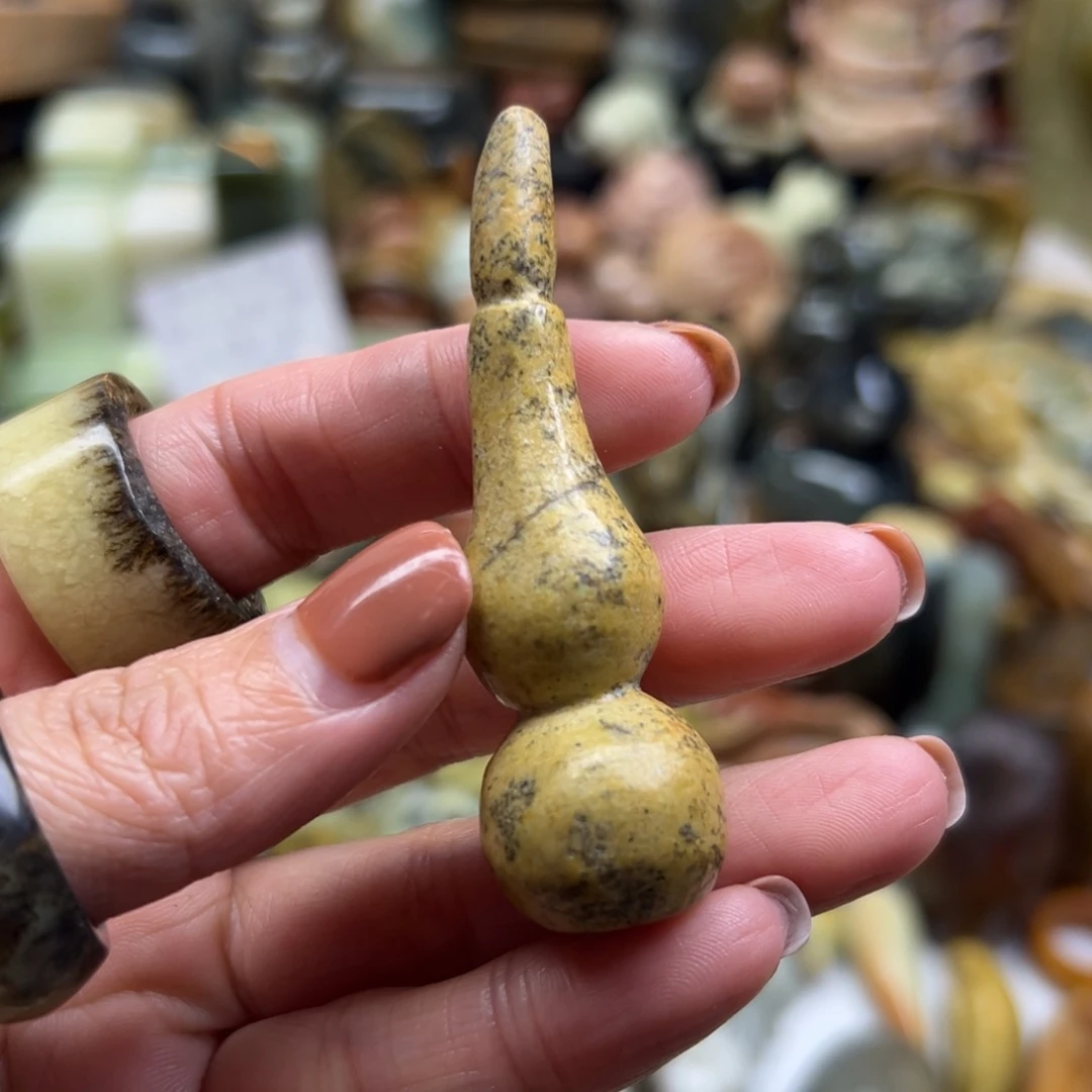 岫岩河磨玉（透闪石质玉）未镶嵌颈饰河磨玉葫芦