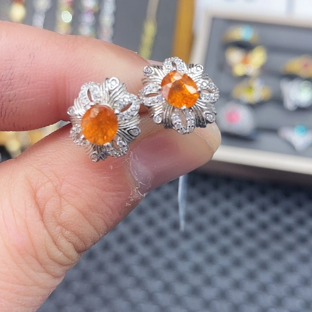 银S925镶嵌石榴石（芬达石）耳饰