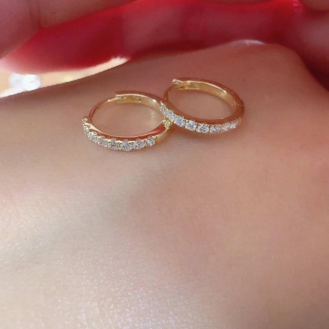 18K金镶嵌耳饰钻石世****?一对9mm满钻实心浅金