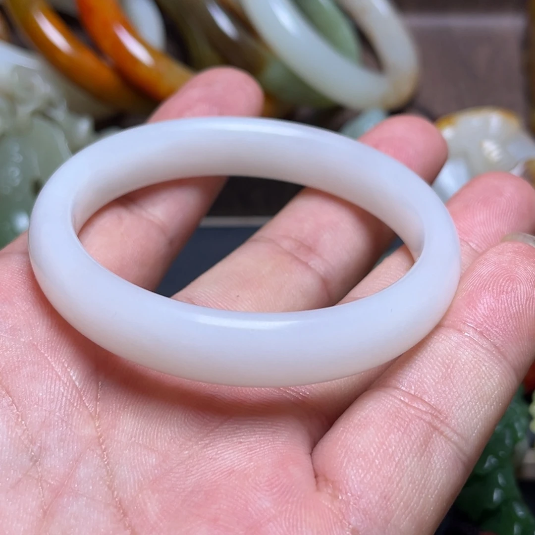 指***煌和田玉未镶嵌颈饰