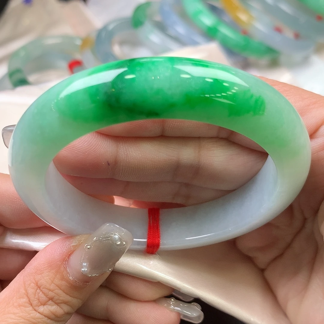 小***君翡翠未镶嵌手镯56.4正圈