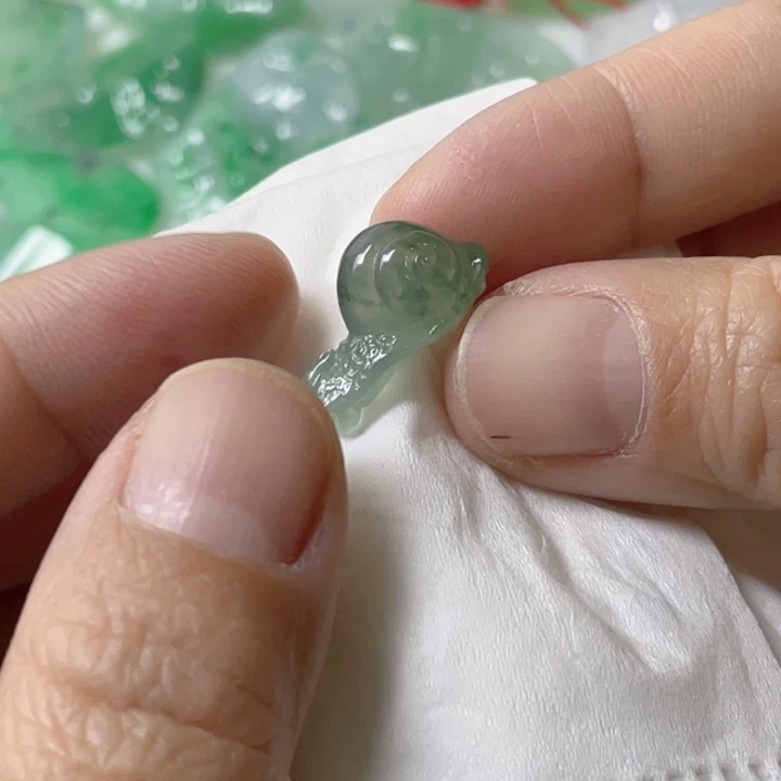 定制翡翠未镶嵌蜗牛
