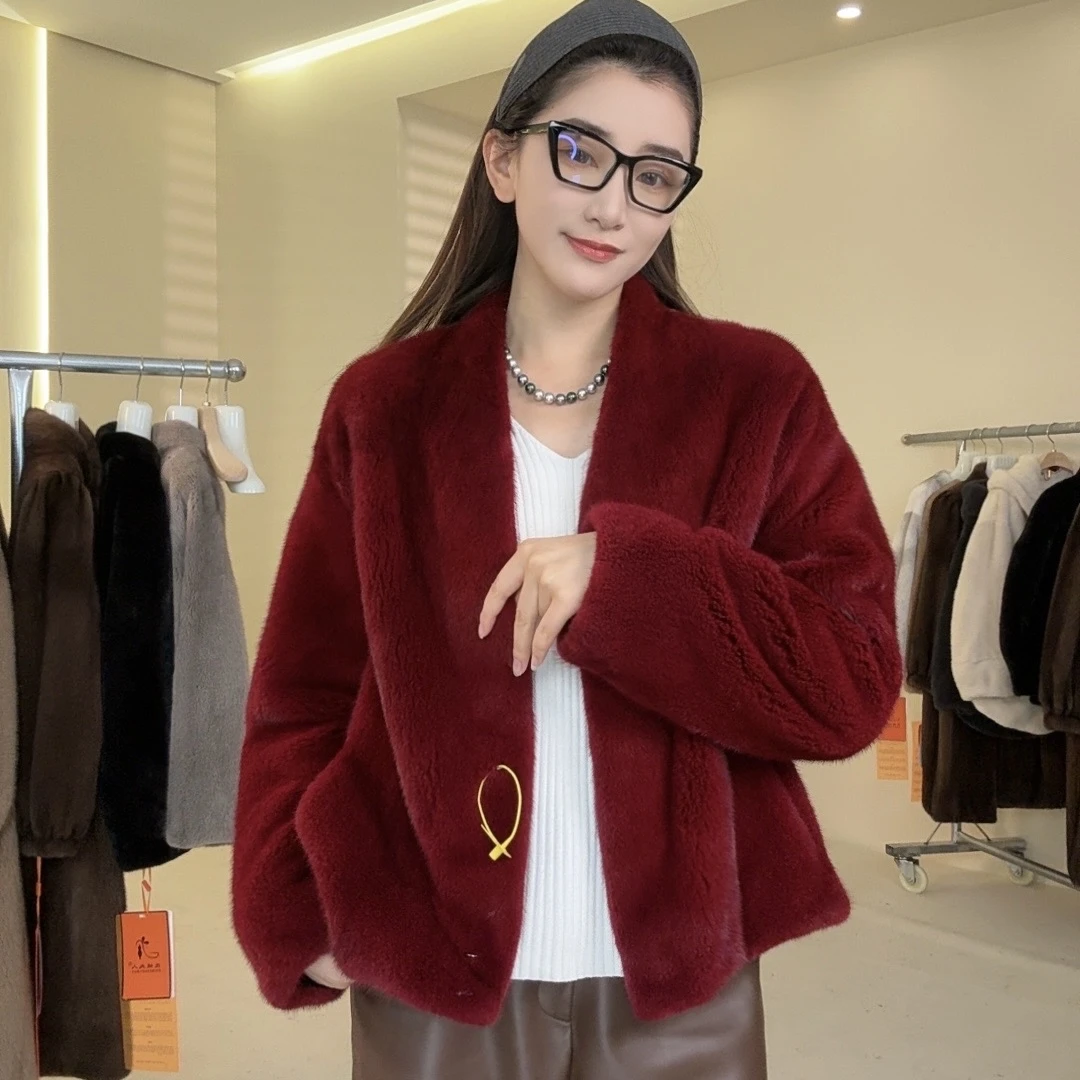 【丹妮】2489安可拉红新款女士V领时尚紫金短二休闲减龄水貂外套