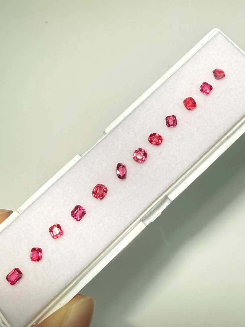 3.53ct天然绝地武士尖晶石裸石，颜色美艳，尺寸4.4×3.4×3mm