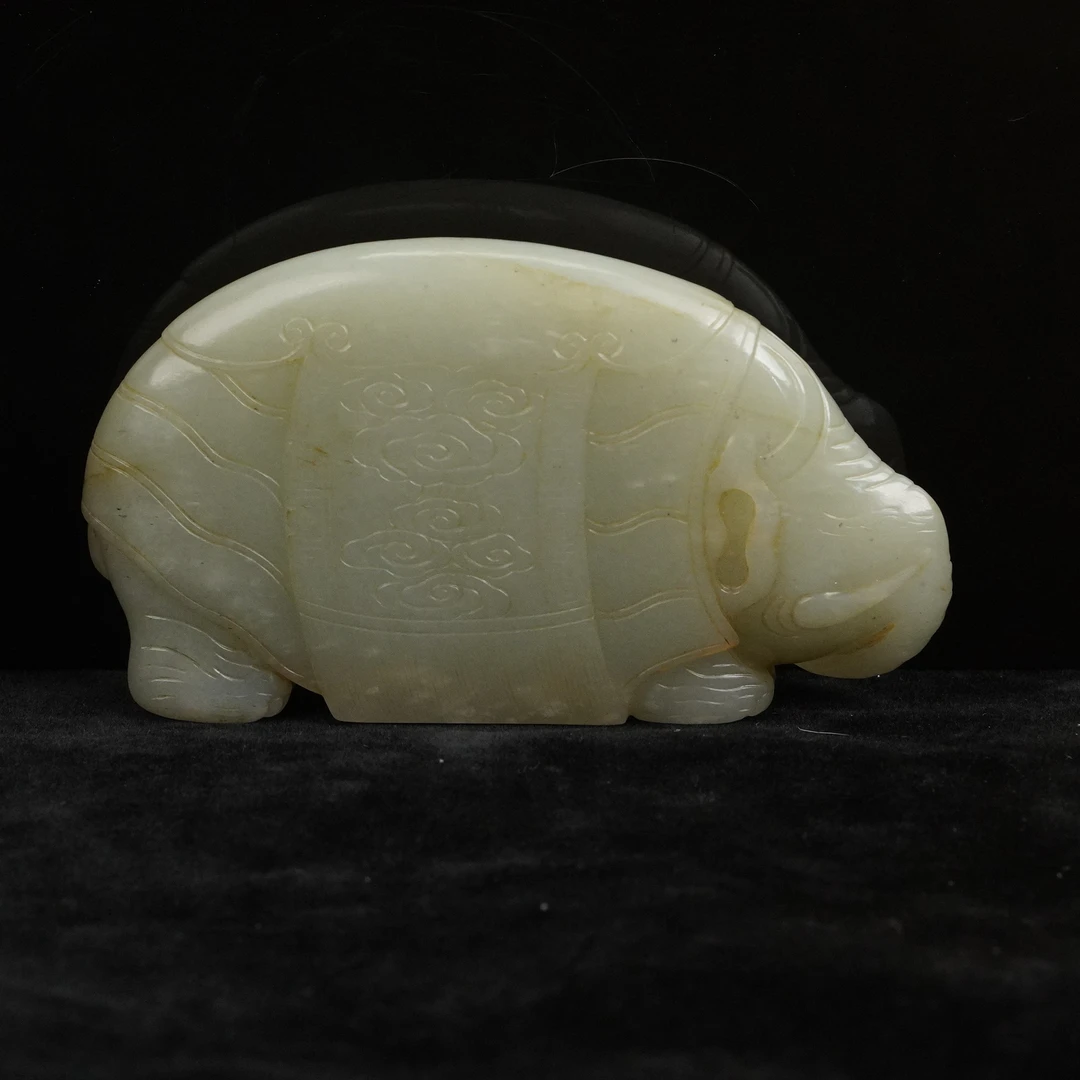 【明】白玉象（高6.5cm宽11cm重319g）