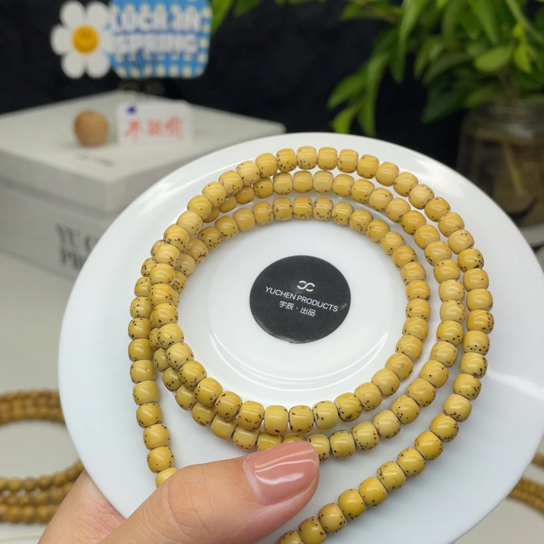 星月菩提吊坠原白老型大留白鸡油黄