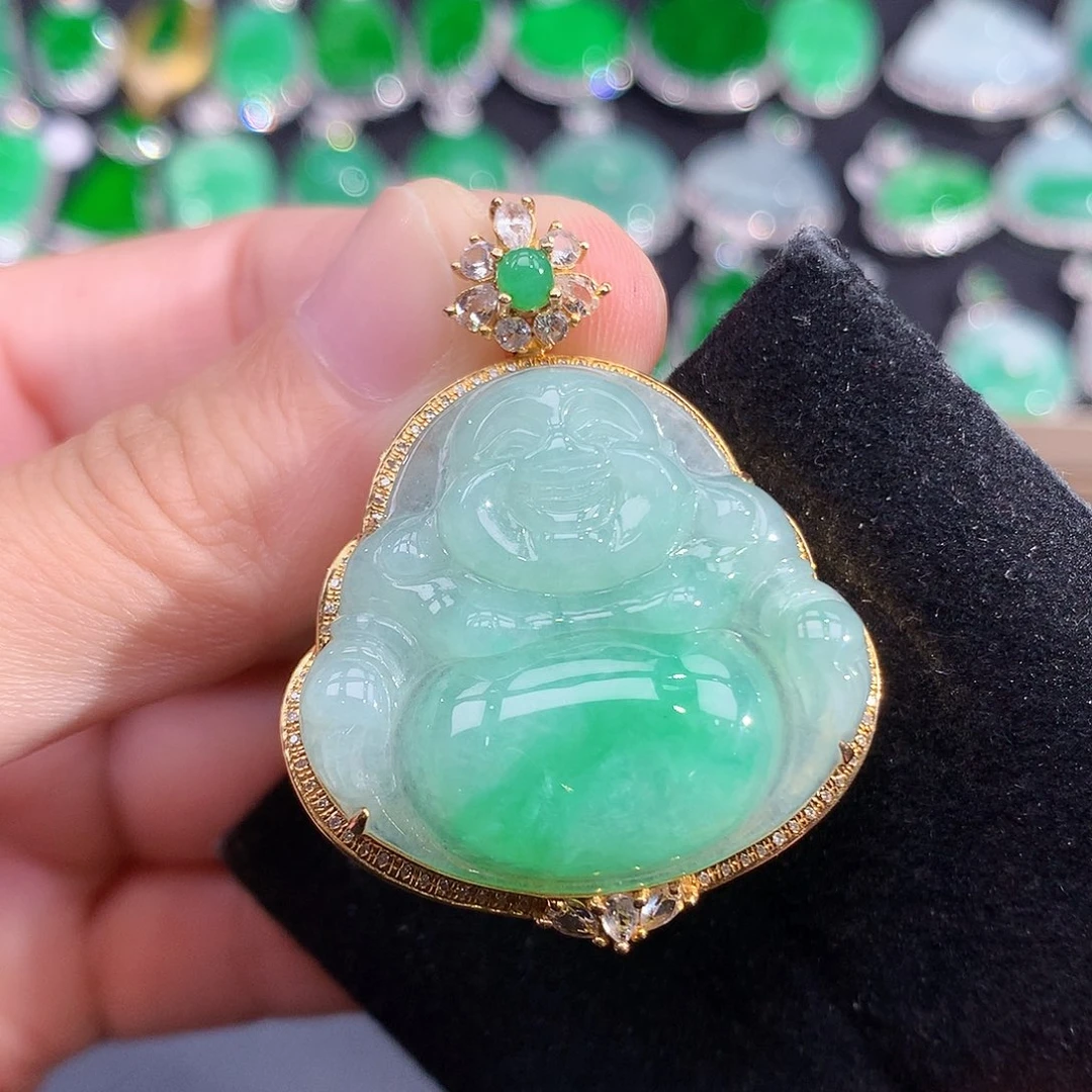 颈饰18K金镶嵌翡翠