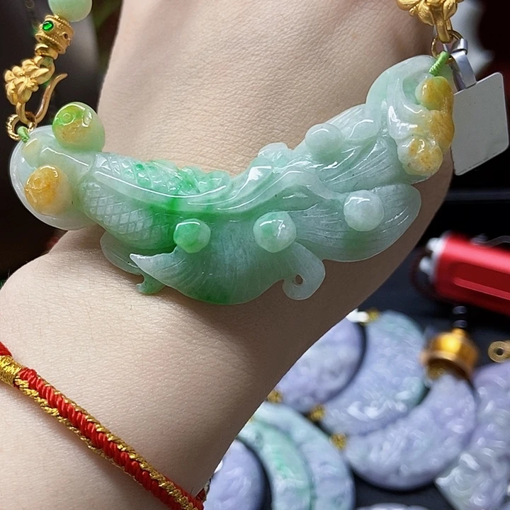 翡翠未镶嵌颈饰吊坠