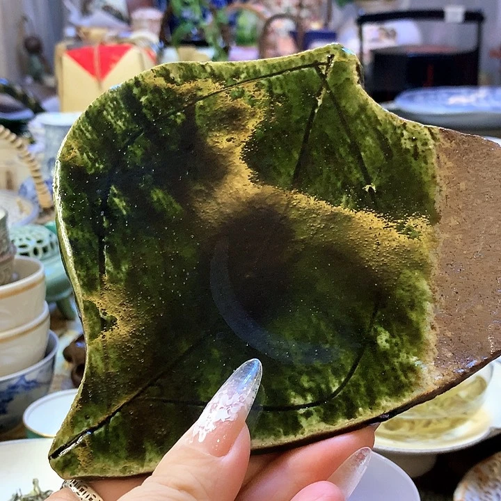 器物的色彩搭配起来很漂亮33