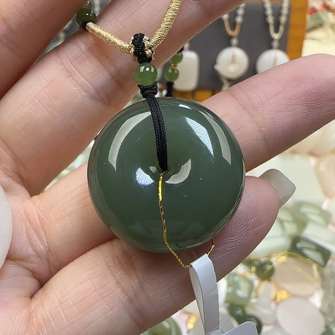 小***百和田玉未镶嵌颈饰