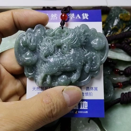 翡翠未镶嵌颈饰挂件