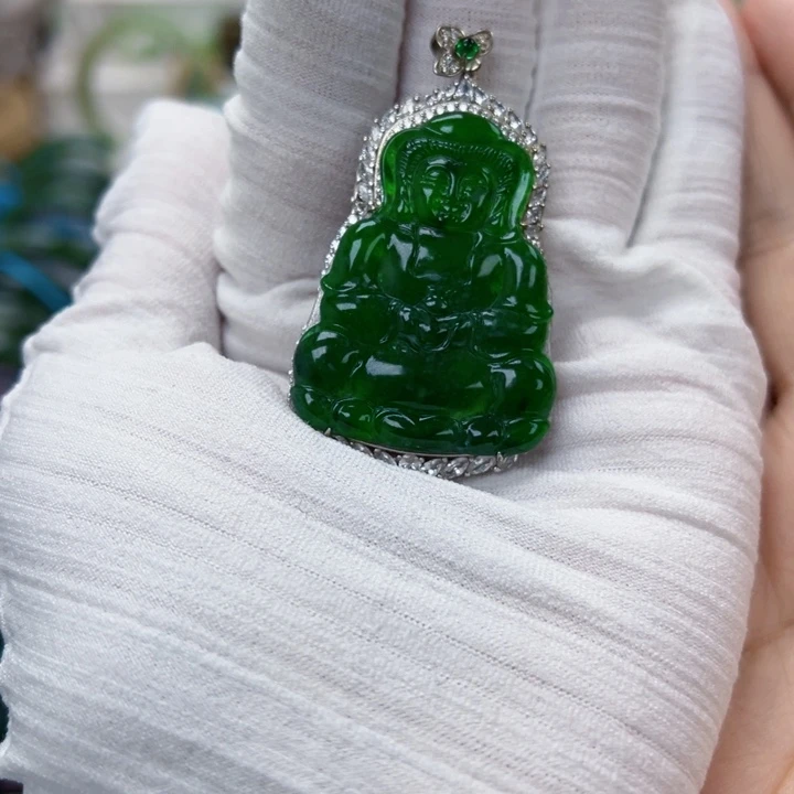 翡翠未镶嵌颈饰40