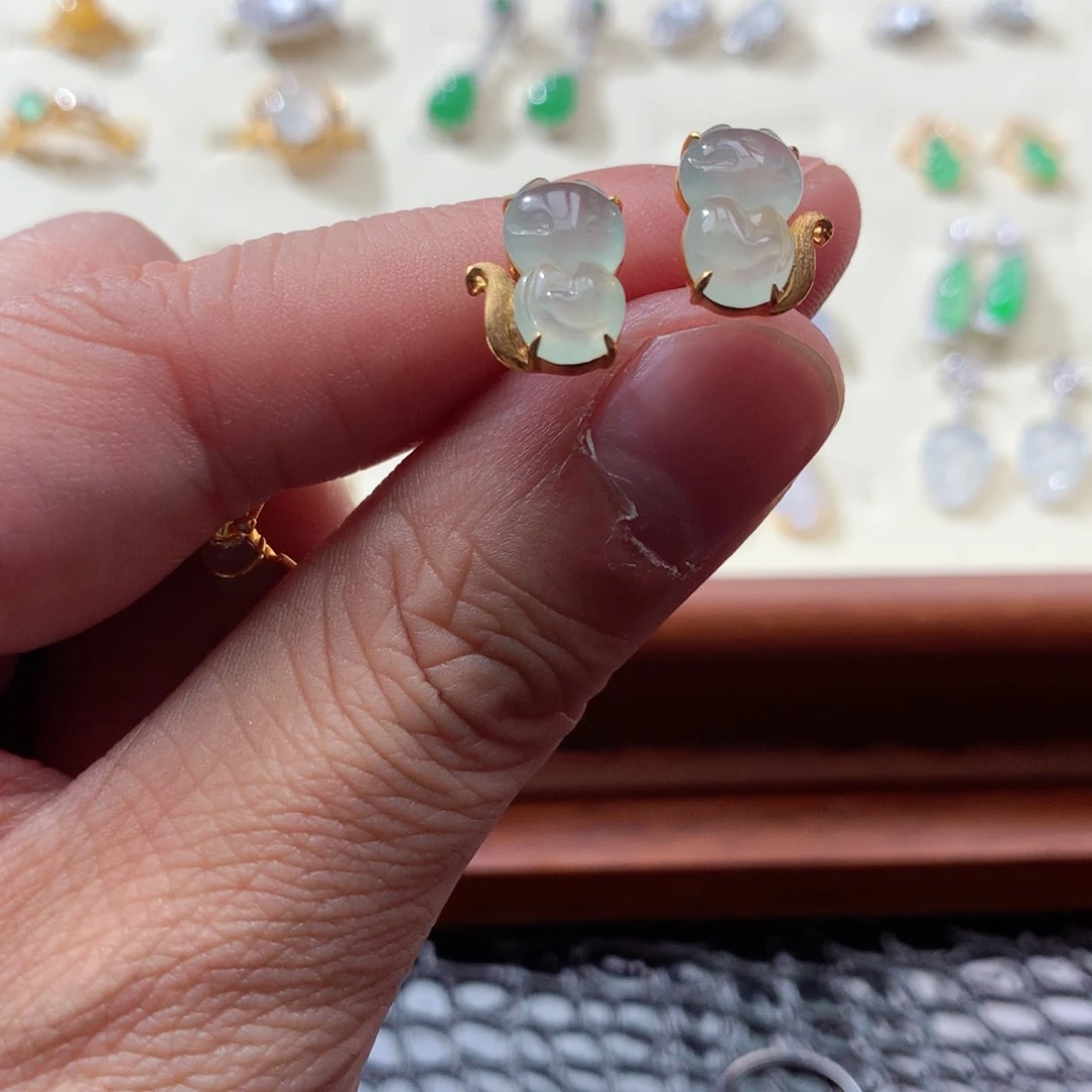 翡翠颈饰18K金镶嵌安*?翡翠