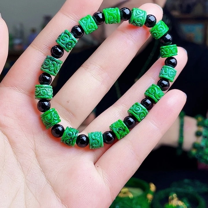 翡翠未镶嵌颈饰多样性