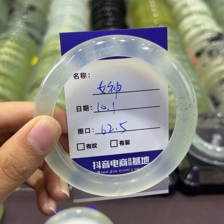女***神岫玉未镶嵌手镯天然