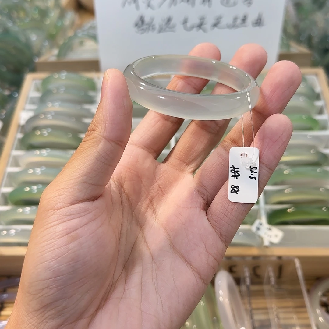 玛瑙/玉髓未镶嵌手镯圈口52.5