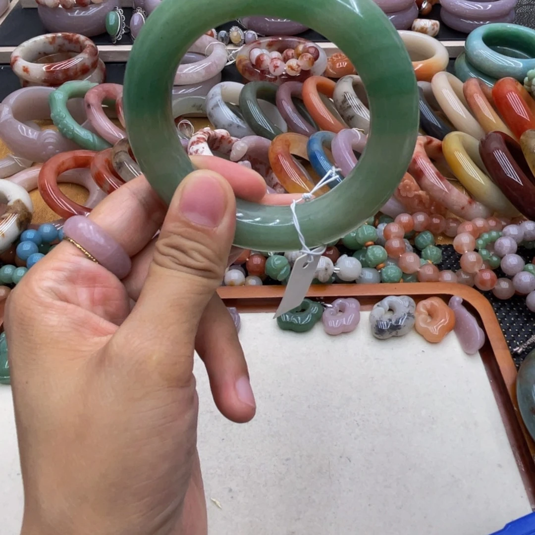 未镶嵌圈口55石英质玉