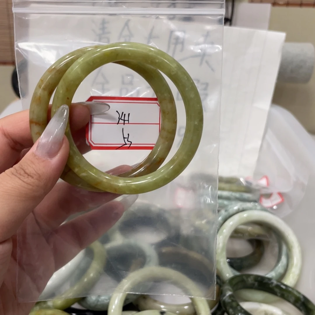 蛇纹石玉未镶嵌手镯