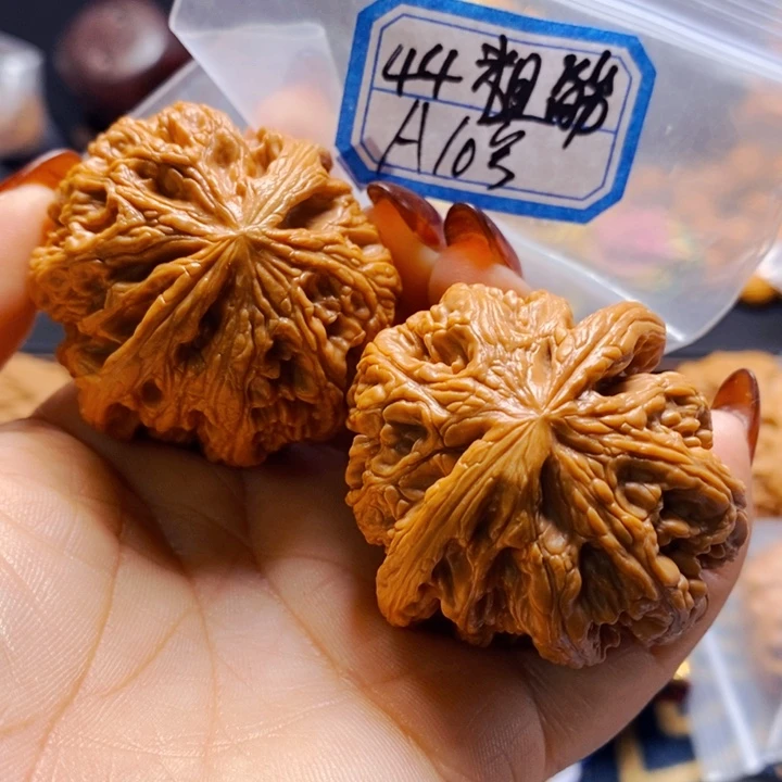 文玩核桃吊坠粗筋