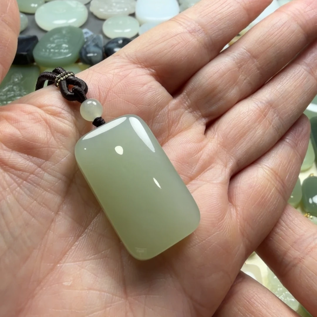 ****.和田玉未镶嵌颈饰