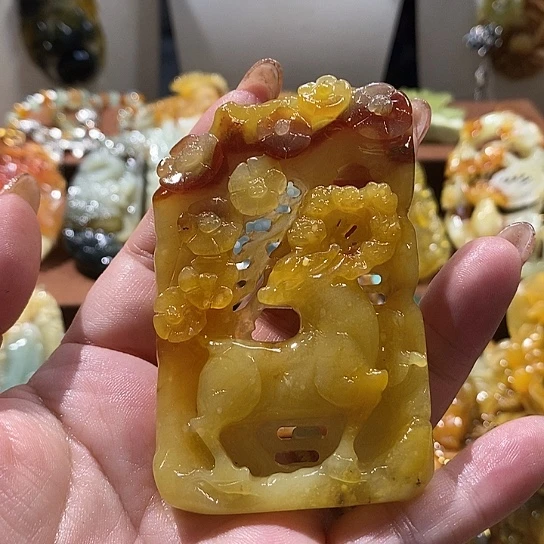 蛇纹石玉未镶嵌颈饰