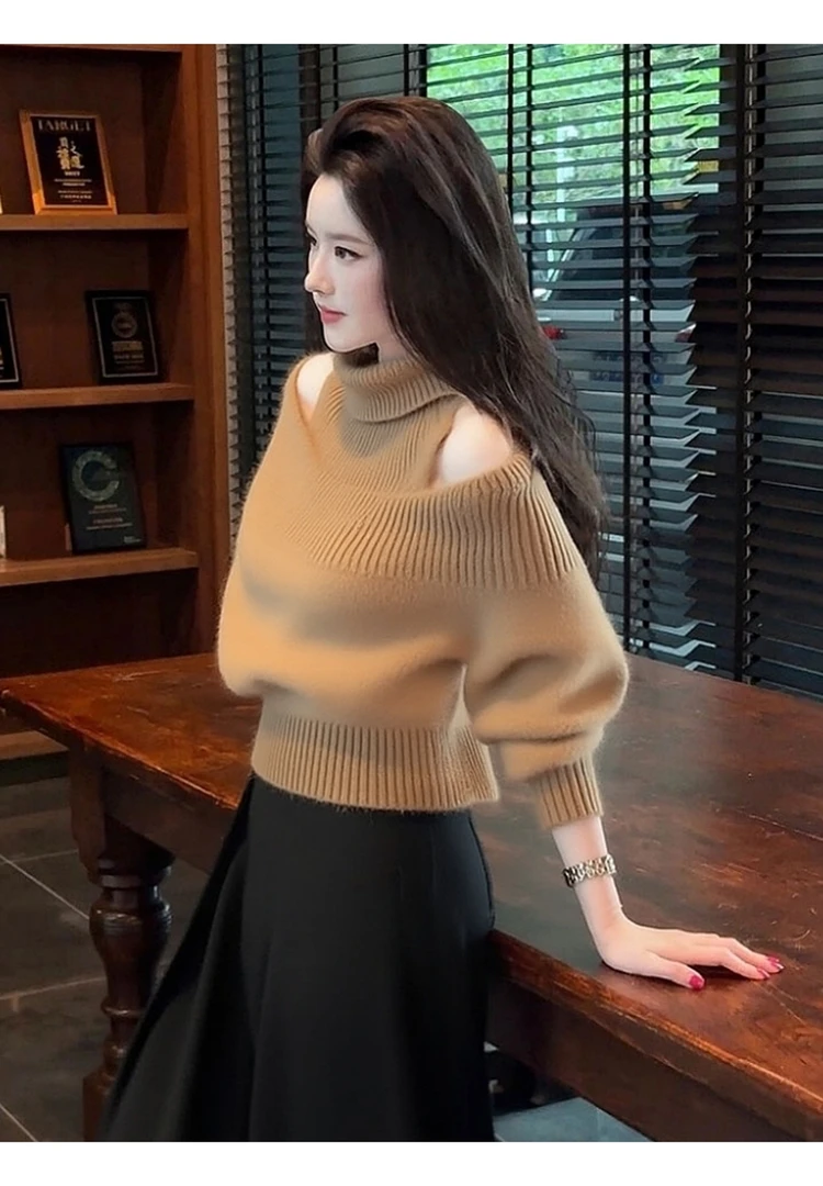2025新款冬季穿搭韩系慵懒针织衫高级感独特卡其色露肩毛衣上衣女
