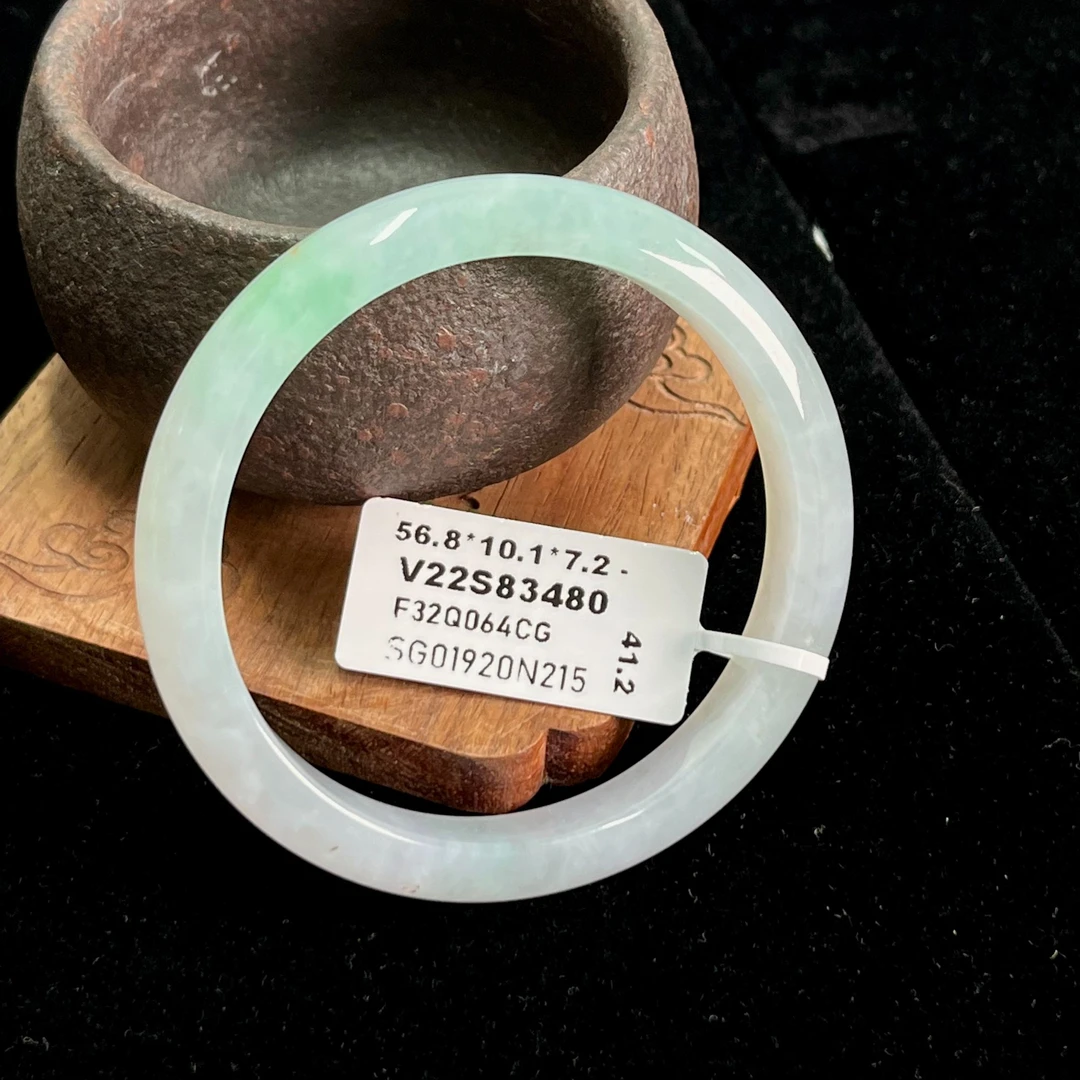 天然翡翠手镯56.8