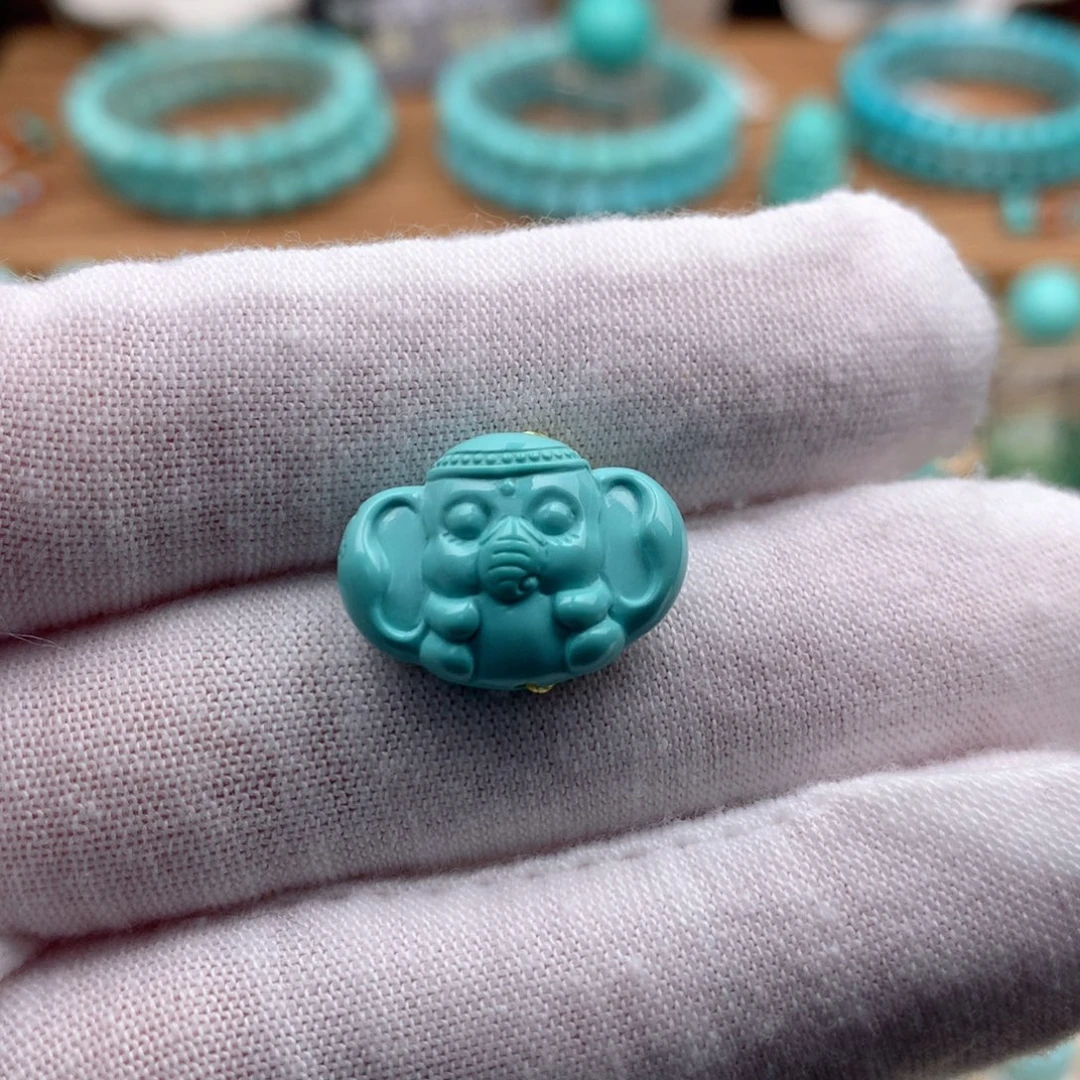 绿松石未镶嵌珠宝奇石