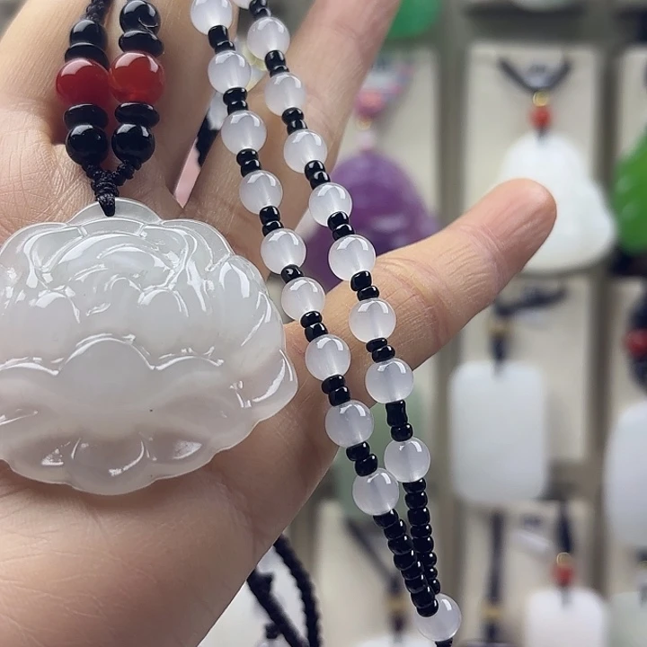 开***天石英质玉未镶嵌颈饰