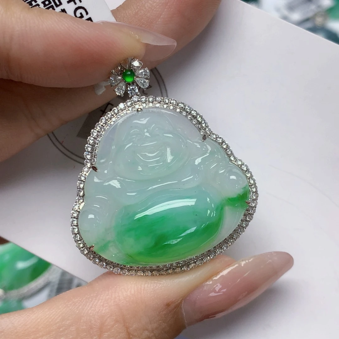 颈饰18K金镶嵌翡翠