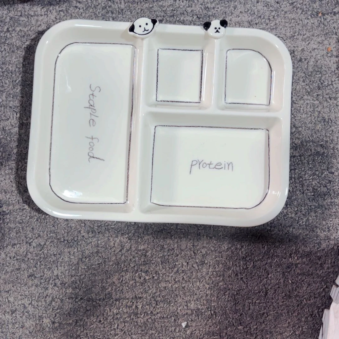 陶瓷纽扣小狗四格分餐盘微微瑕