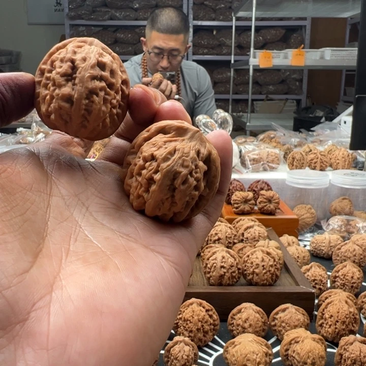 云***君文玩核桃吊坠红锦鲤