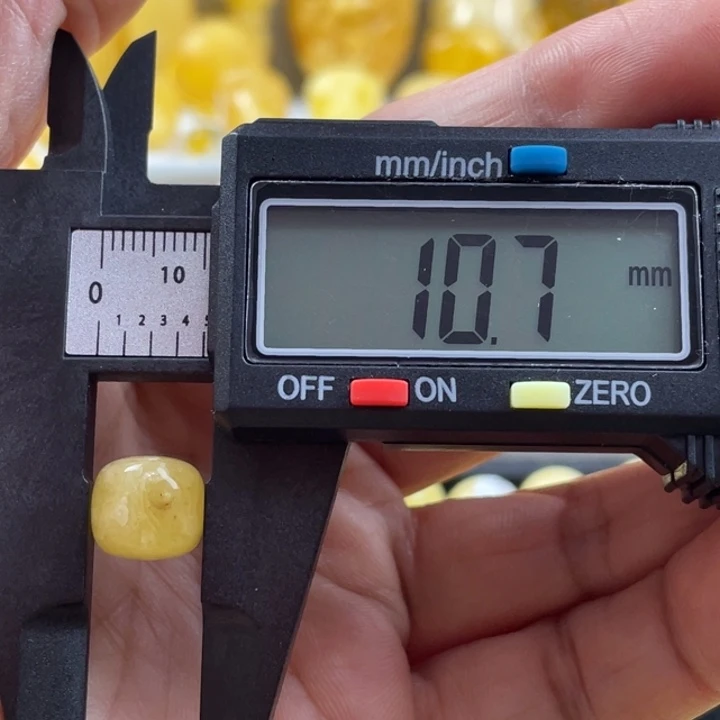 蜜蜡未镶嵌裸石15杂