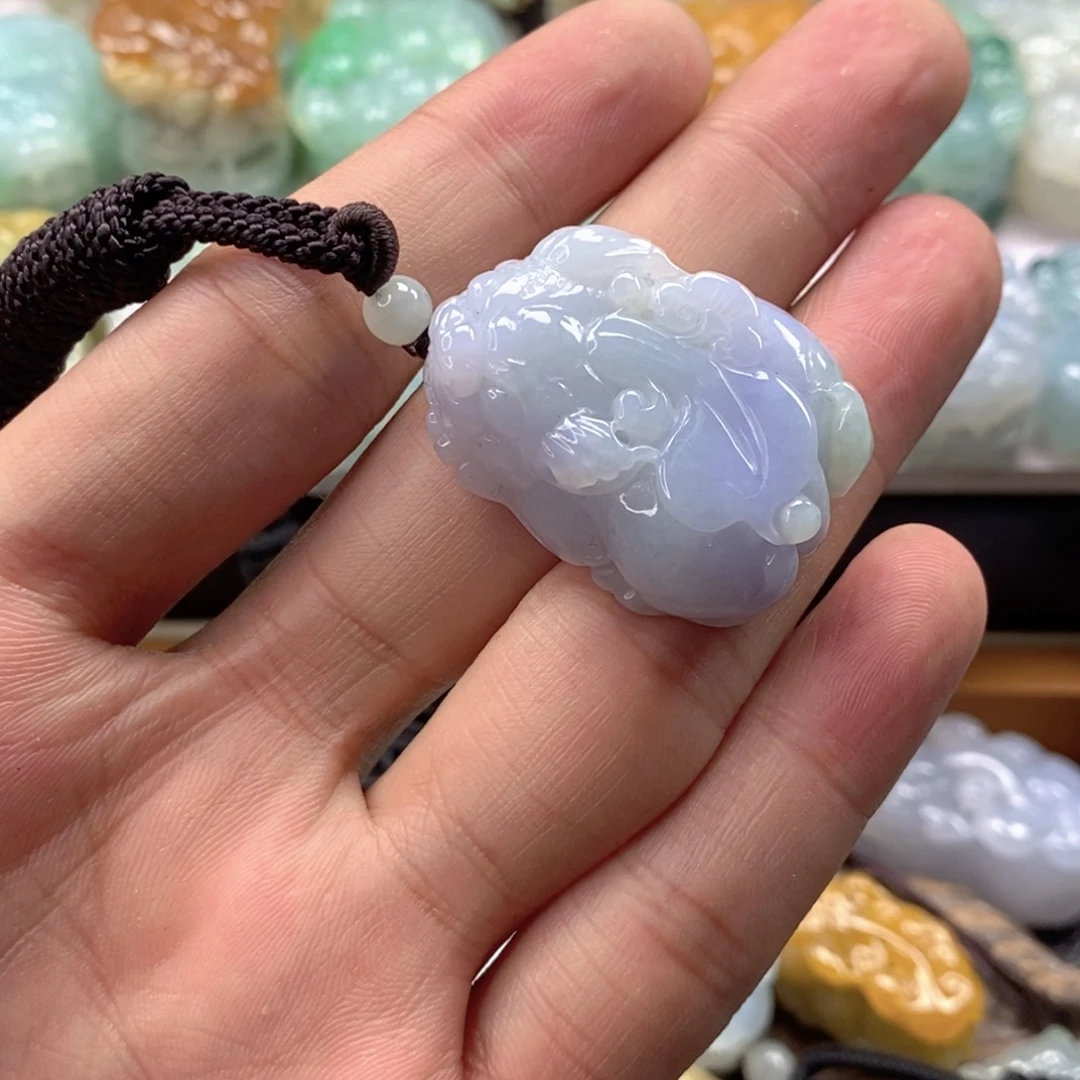 翡翠未镶嵌颈饰貔貅