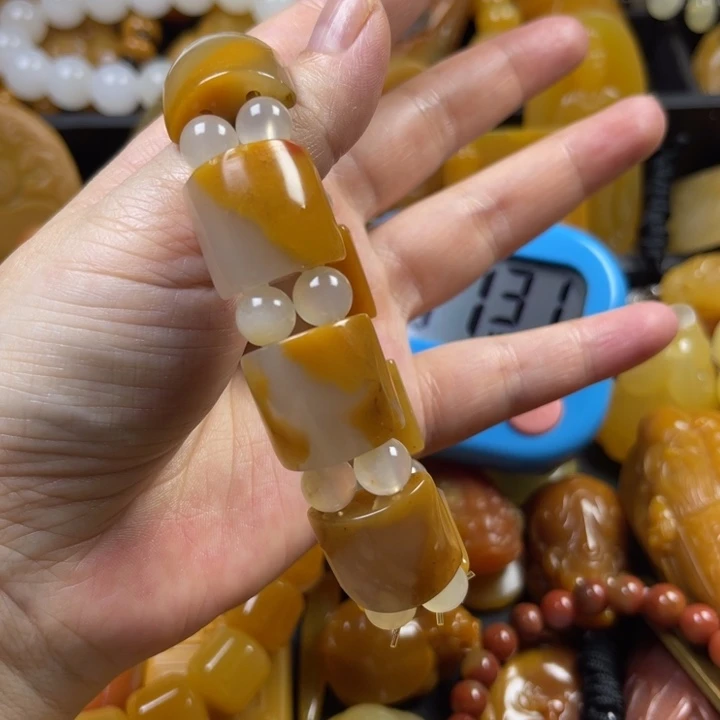 老***六石英质玉未镶嵌颈饰