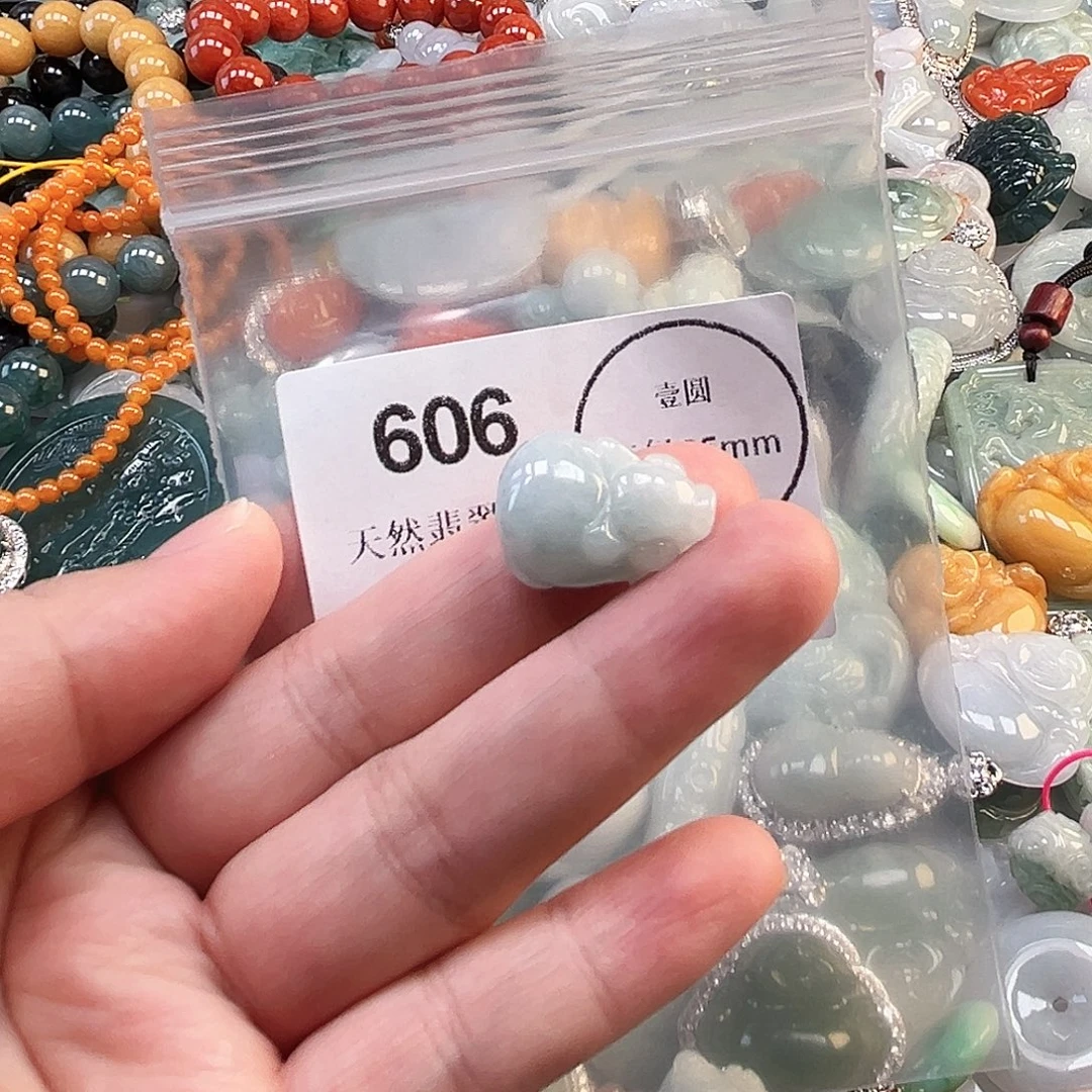 翡翠未镶嵌颈饰哈哈哈