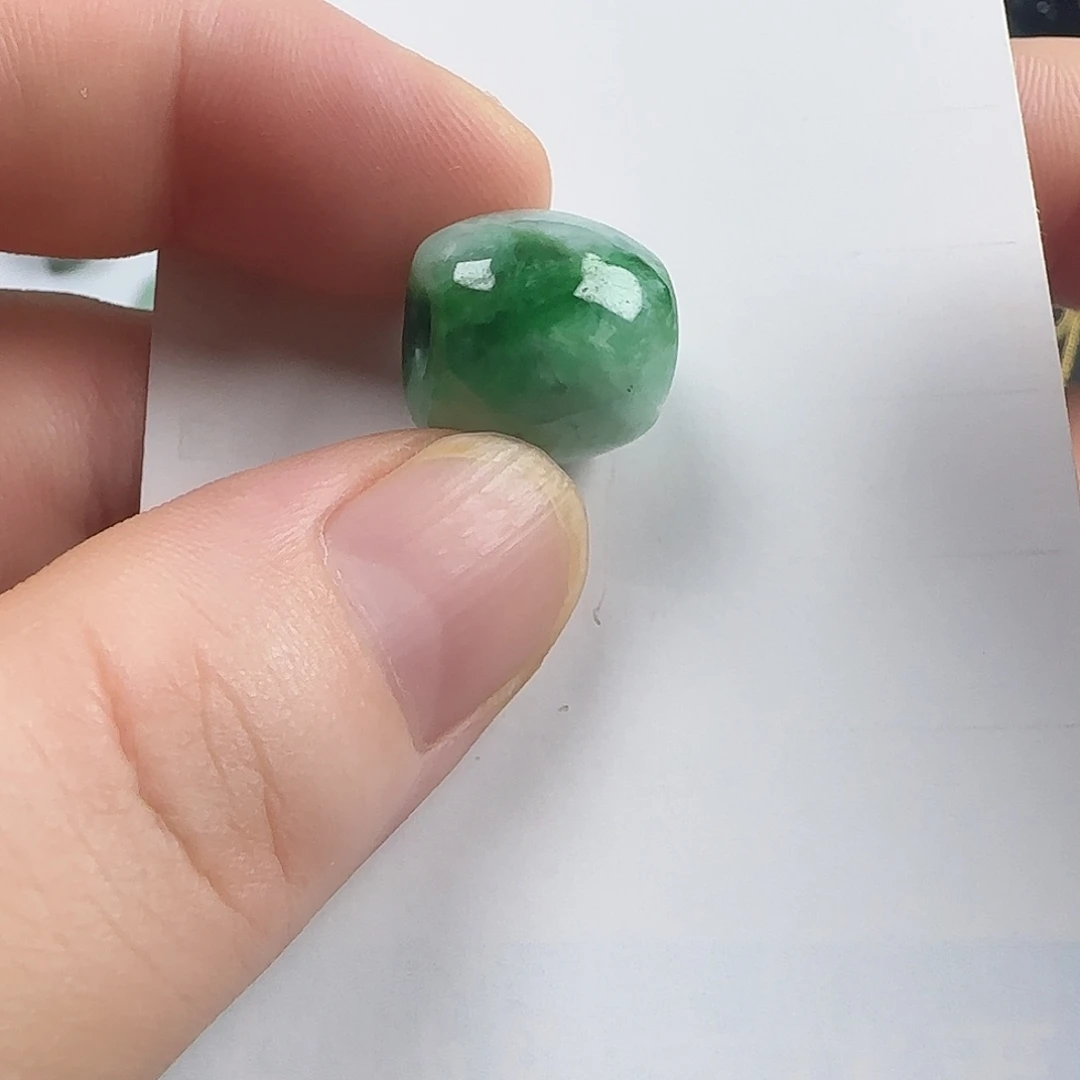 翡翠未镶嵌颈饰珠子