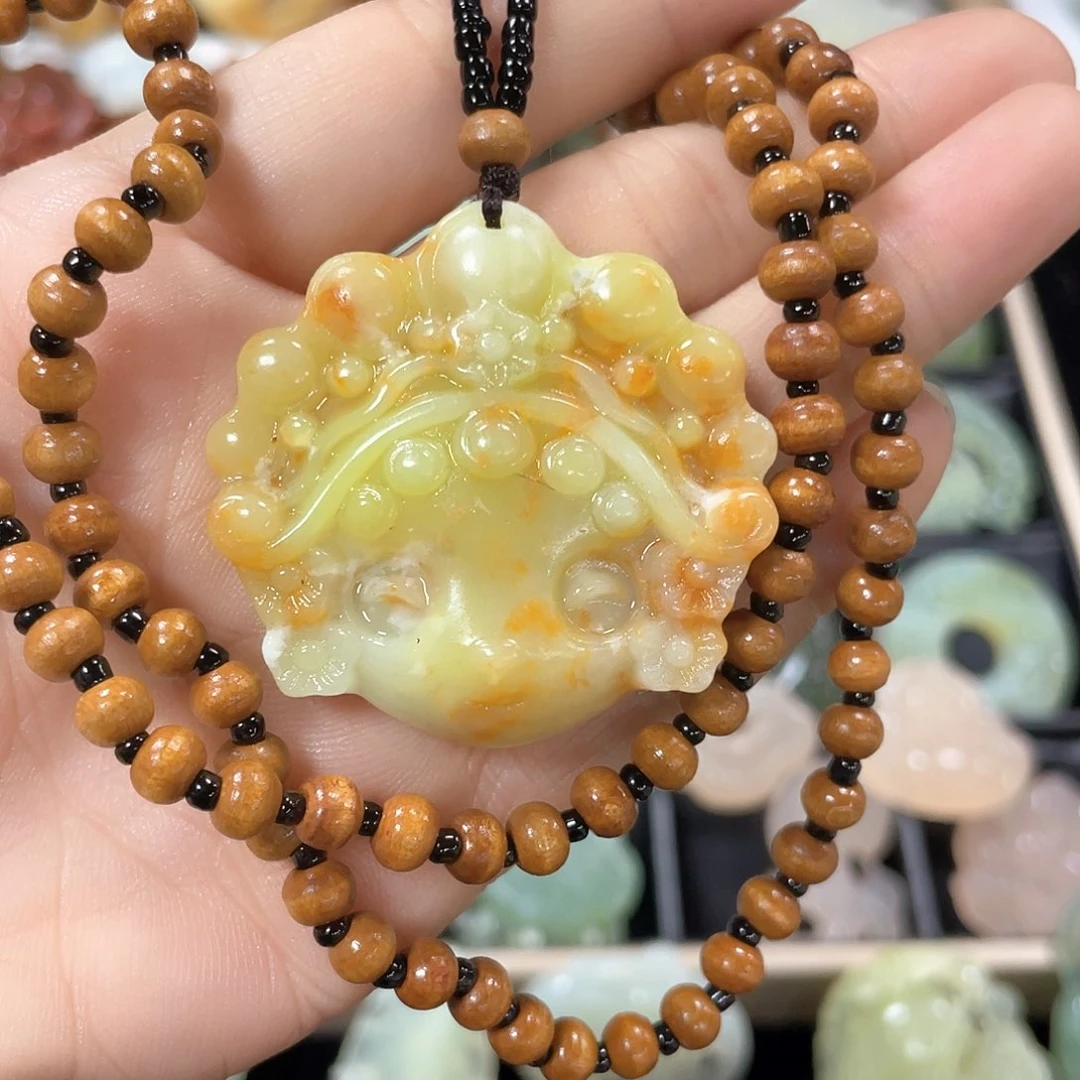 蛇纹石玉颈饰未镶嵌