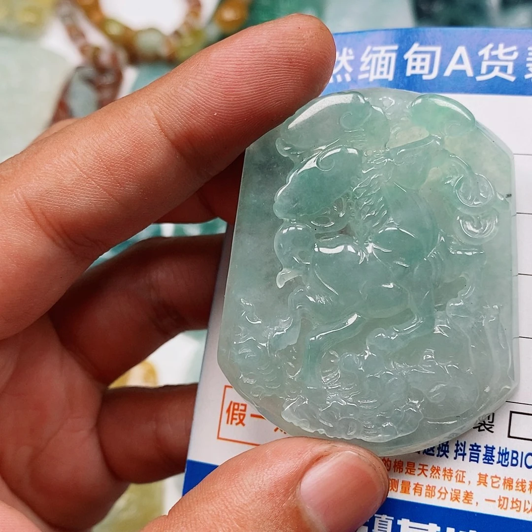 颈饰未镶嵌翡翠马牌