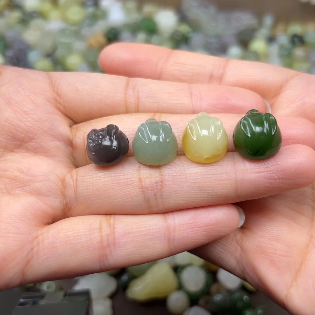 和田玉未镶嵌颈饰98一个多样性发其一