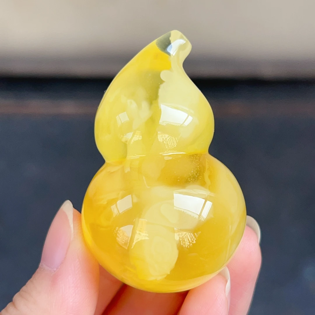 金绞蜜溶洞纹理立体蜜蜡葫芦吊坠，32克，尺寸57.5*35.5mm