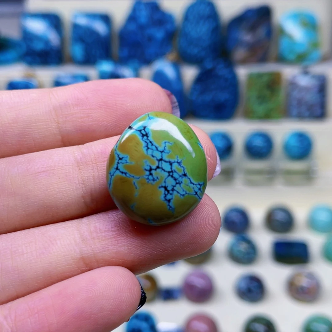 绿松石未镶嵌颈饰