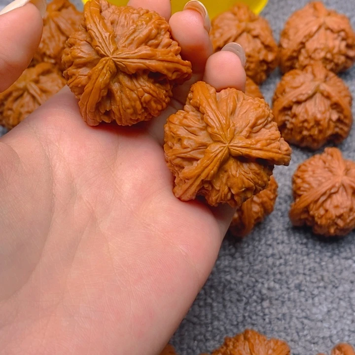 陈***岩文玩核桃吊坠核桃