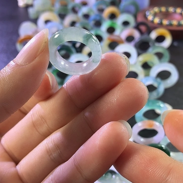陆***o定制翡翠未镶嵌戒指