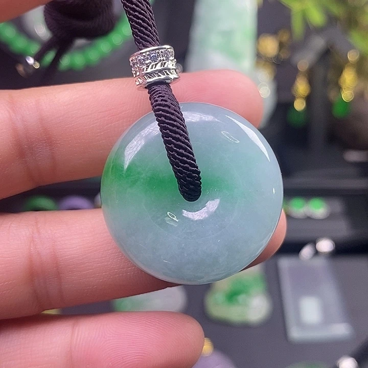 翡翠未镶嵌吊坠(赠链)